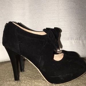 Black bow tie heels